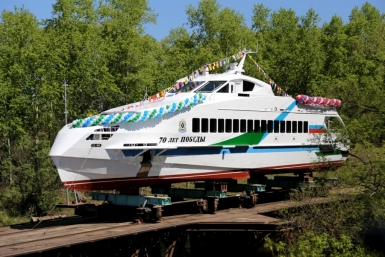 Быстроходное пассажирское судно спустили на воду в Хабаровске Роман Федоров, корр. ИА AmurMedia